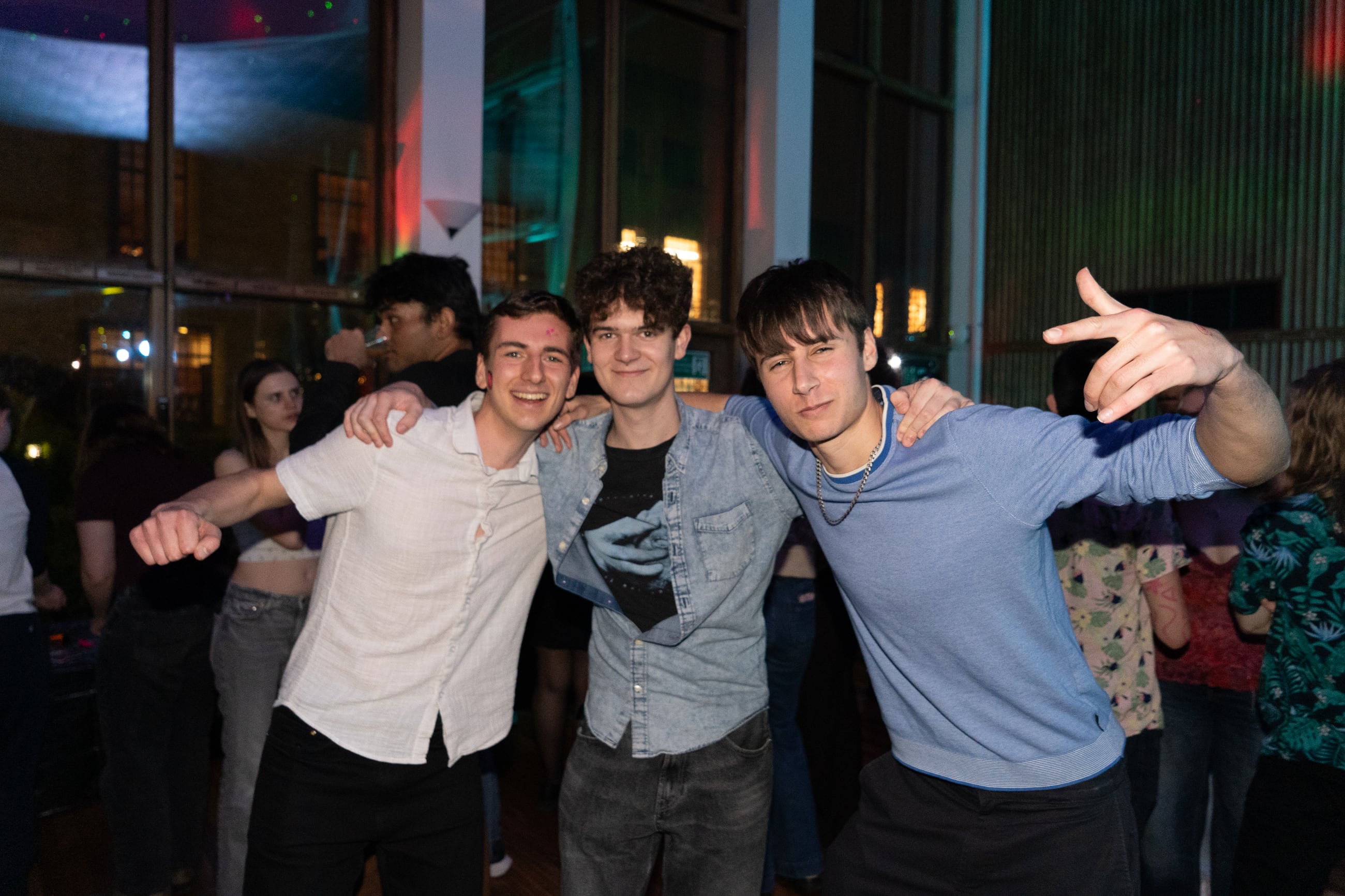 Megabop dance floor moment
